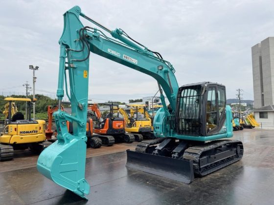 Гусеничный экскаватор Kobelco SK135SR-3