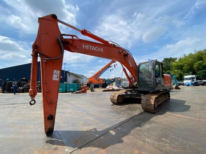 Гусеничный экскаватор Hitachi ZX200-3