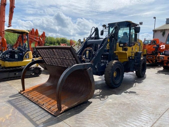 Фронтальный погрузчик Komatsu WR12-8