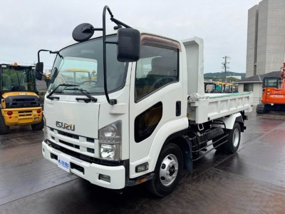 Грузовик Isuzu SKG-FRR90S2