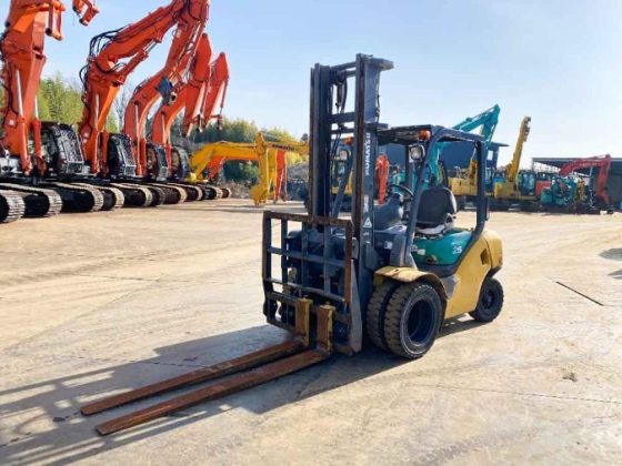 Вилочный погрузчик Komatsu FD25T-15