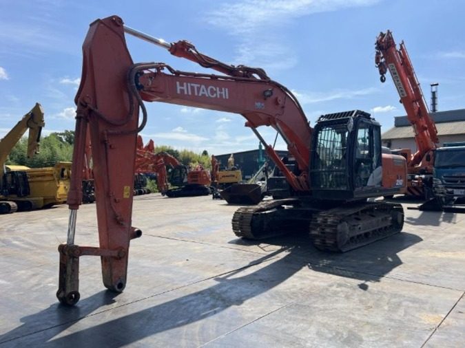Гусеничный экскаватор Hitachi ZX210K-6