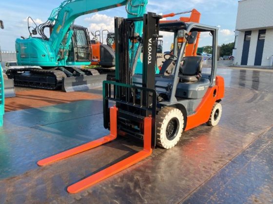Вилочный погрузчик Toyota L&F 02-8FDL25