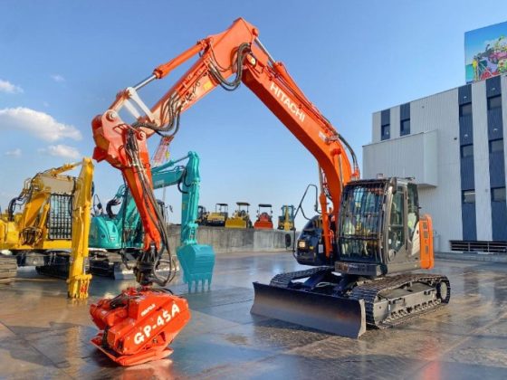Гусеничный экскаватор Hitachi ZX135US-6