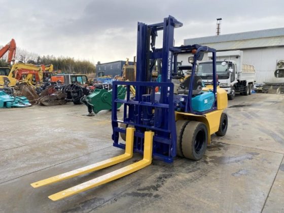 Вилочный погрузчик Komatsu FD35W-7