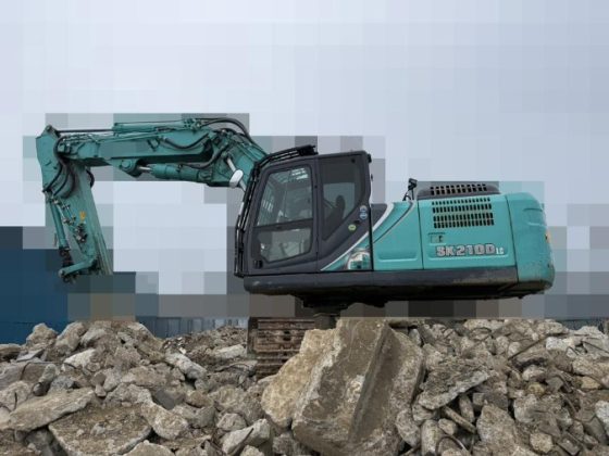 Гусеничный экскаватор Kobelco SK210DLC-10